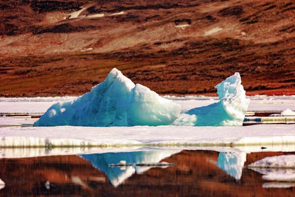 Айсберги у побережья Питуффика, Гренландия. - Sputnik Азербайджан