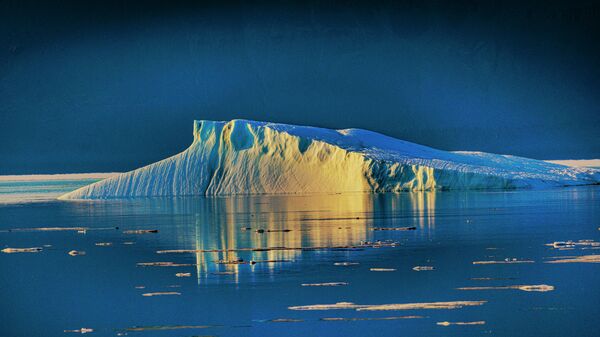Айсберг у побережья Питуффика, Гренландия  - Sputnik Азербайджан