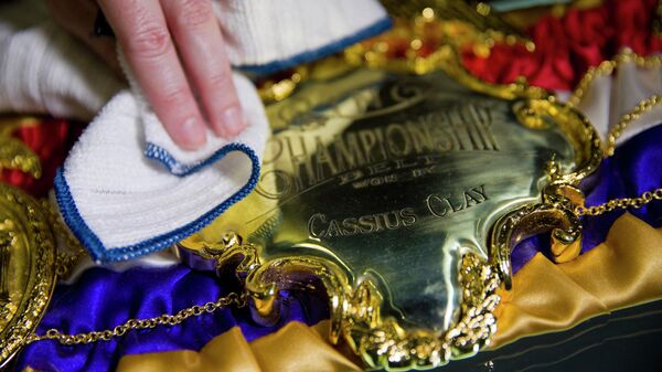 Чемпионский пояс легенды мирового бокса Мохаммеда Али - Sputnik Азербайджан