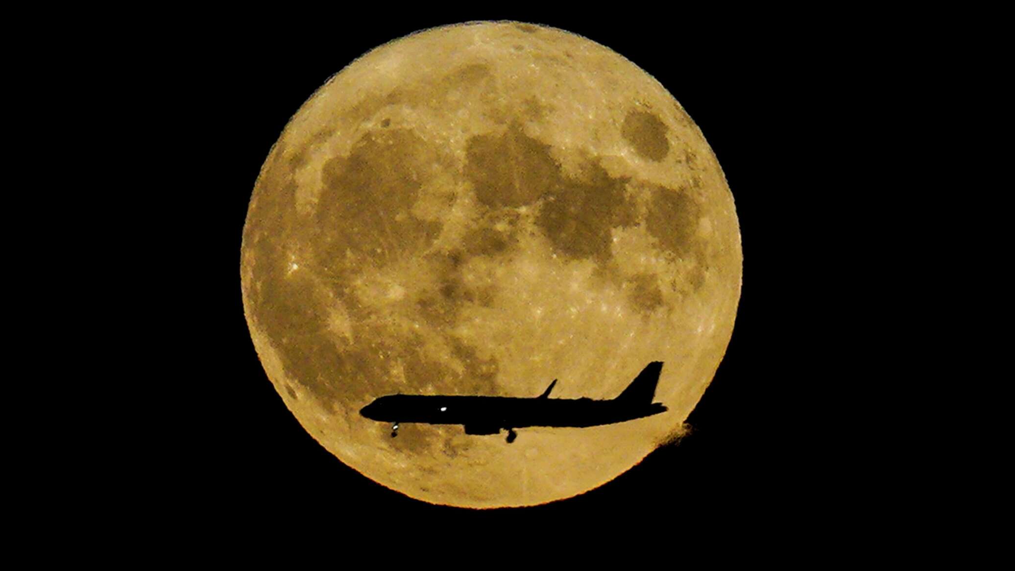 затмения в 2005 году солнечные и лунные. луна 8 августа. Lunar eclipse.