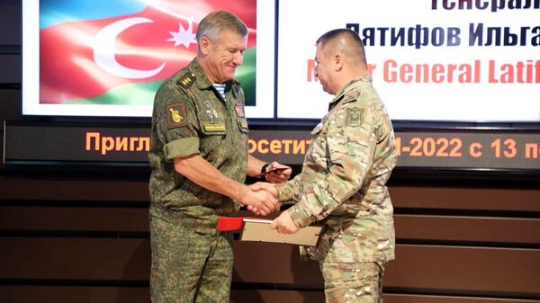 “Tank biatlonu” müsabiqəsinin hakimlərinə sertifikatlar təqdim edilib - Sputnik Azərbaycan