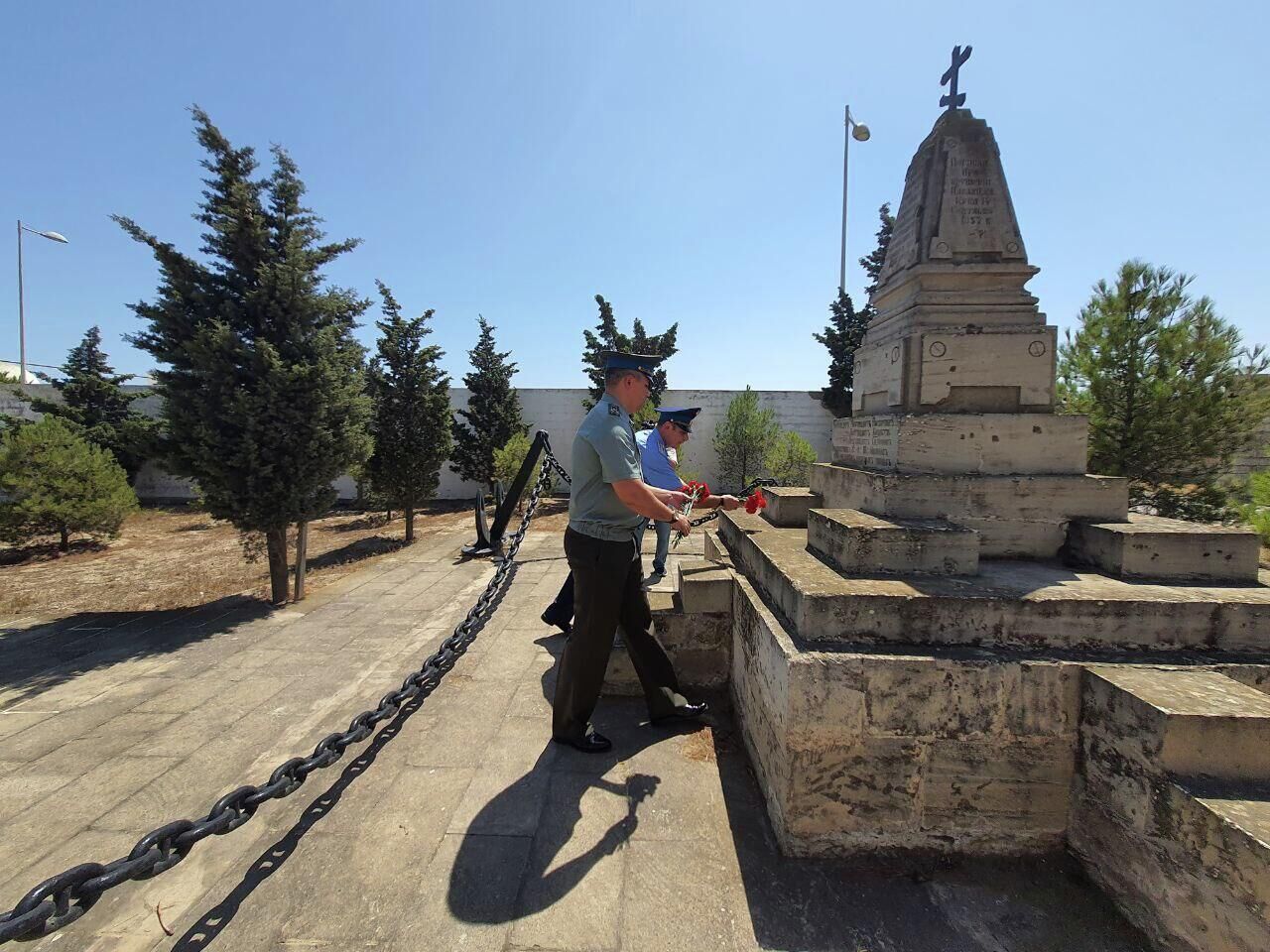 В Баку почтили память русских моряков, погибших на Каспии 165 лет назад –  видео - 16.08.2022, Sputnik Азербайджан