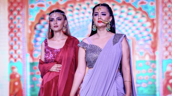 Показ коллекций индийских дизайнеров Best of India в Баку - Sputnik Азербайджан