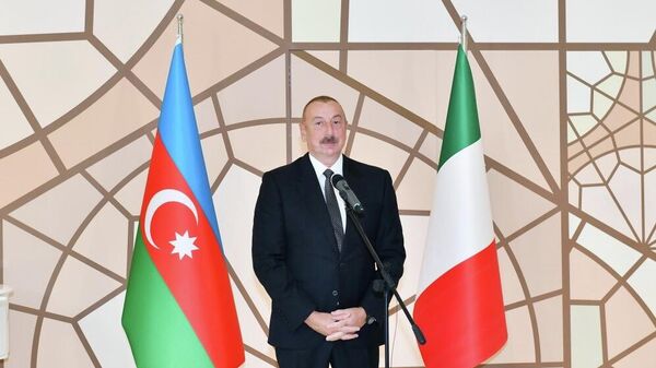 Президент Азербайджана Ильхам Алиев в ходе рабочего визита в Италию принял участие в церемонии подписания соглашений между азербайджанским университетом ADA и пять ведущими итальянскими вузами - Sputnik Азербайджан