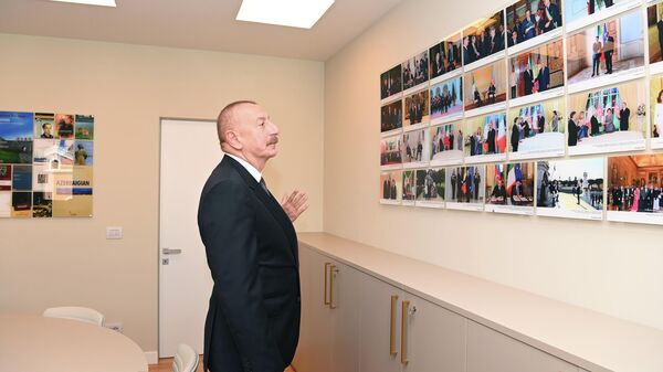 Prezident İlham Əliyev Romada Azərbaycanın İtaliyadakı səfirliyinin yeni binasının açılışında - Sputnik Azərbaycan