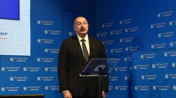 Президент Азербайджана Ильхам Алиев  принял участие в 48-м Международном форуме Черноббио на темы Взгляд на мир, Европу и Италию и Сегодняшние и завтрашние сценарии для конкурентных стратегий - Sputnik Азербайджан