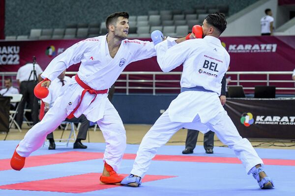 Каратисты во время поединка на турнире Премьер-лига Karate1 в Баку. - Sputnik Азербайджан
