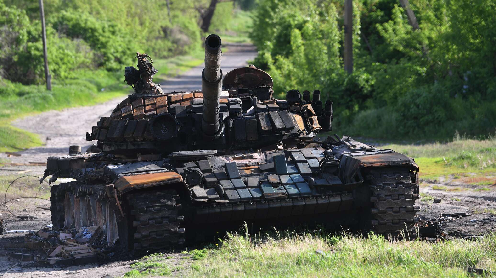 Танк против 8 украинских танков. Украина подбитый танк т80. Уничтоженная техника ВСУ 2022. Подбитые танки на Украине 2022.