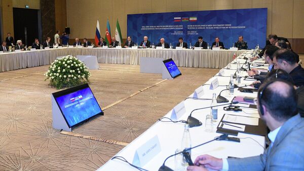 Встреча официальных представителей Азербайджана, России и Ирана в Баку - Sputnik Азербайджан