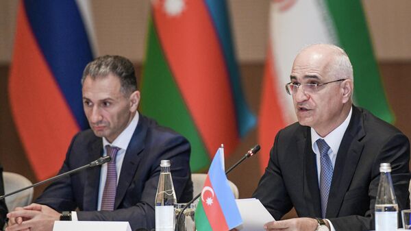 Встреча официальных представителей Азербайджана, России и Ирана в Баку - Sputnik Азербайджан