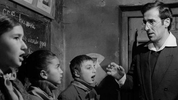 Кадр из фильма Сугра и ее сыновья - Sputnik Азербайджан