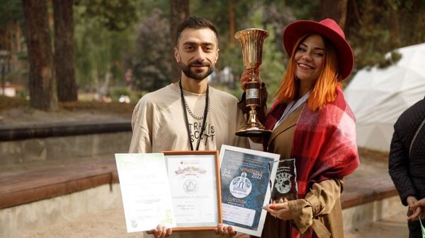 Работы азербайджанского флориста Мехди Шарифа высоко оценили на российском конкурсе Кубок Черноземья 2022 - Sputnik Азербайджан