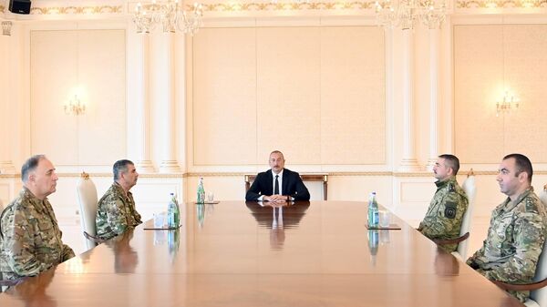 Ильхам Алиев провёл оперативное совещание - Sputnik Azərbaycan