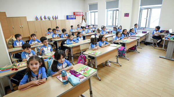 День знаний в школе №20 - Sputnik Азербайджан