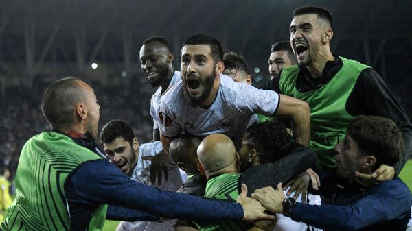 Игровой момент в матче между агдамским Карабахом и французским Нантом в рамках второго тура группового этапа Лиги Европы - Sputnik Азербайджан