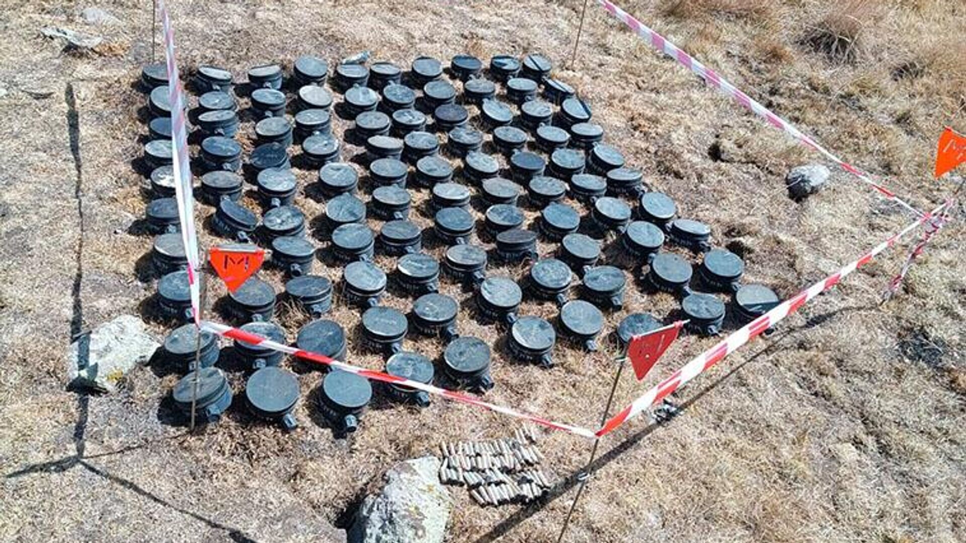 На территории Лачина обезврежены мины, установленные в ходе провокации Армении  - Sputnik Азербайджан, 1920, 20.09.2022