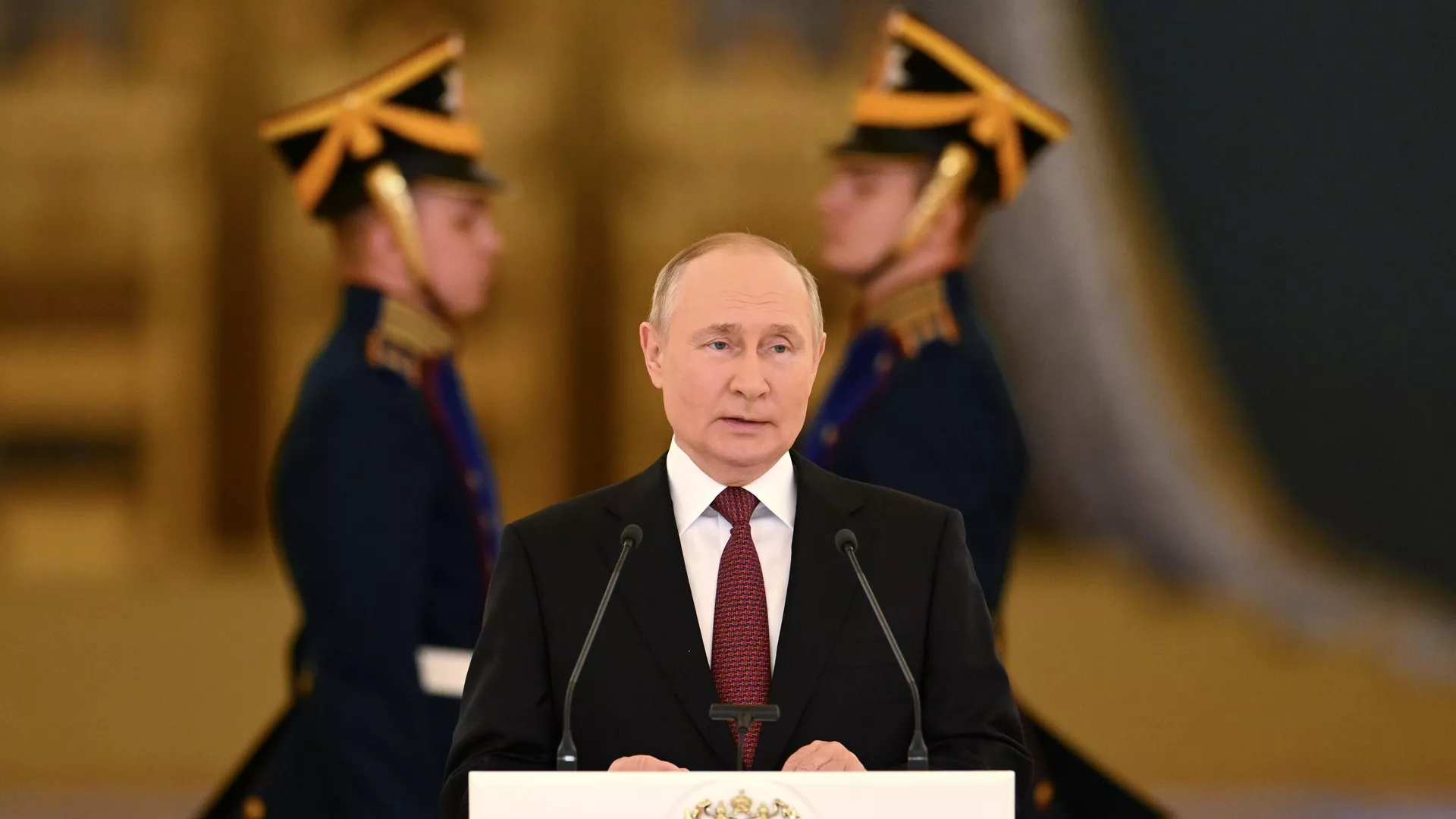 Президент РФ Владимир Путин выступает на церемонии вручения верительных грамот чрезвычайными и полномочными послами иностранных государств в Александровском зале Большого Кремлёвского дворца Президент РФ Владимир Путин выступает на церемонии вручения верительных грамот чрезвычайными и полномочными послами иностранных государств в Александровском зале Большого Кремлёвского дворца - Sputnik Азербайджан, 1920, 20.09.2022