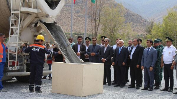 Азербайджан и Иран заложили фундамент приграничного моста - Sputnik Азербайджан