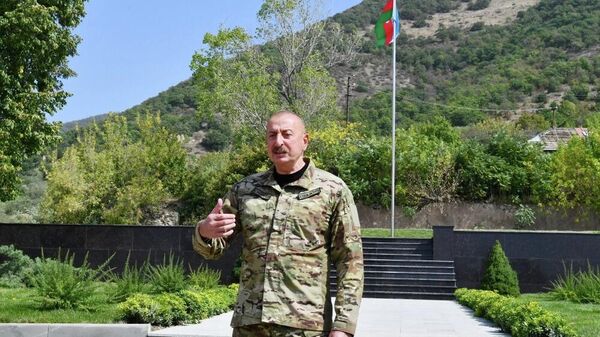 Ильхам Алиев поднял флаг Азербайджана в Лачине ФОТО - Sputnik Азербайджан