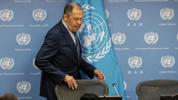 Министр иностранных дел России Сергей Лавров на пресс-конйеренции на 77-й сессии Генеральной Ассамблеи Организации Объединенных Наций  - Sputnik Азербайджан