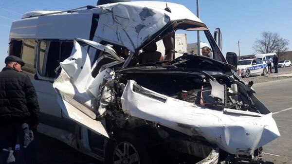 В Агстафе столкнулись микроавтобус и грузовик - Sputnik Азербайджан