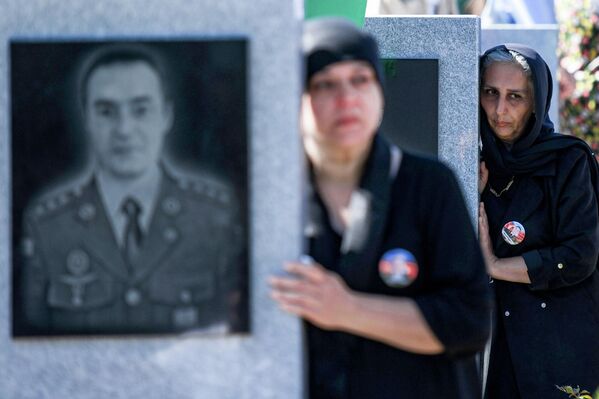 День памяти шехидов в Азербайджане на II Аллее почётного захоронения в Баку - Sputnik Azərbaycan