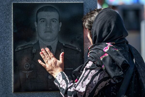 День памяти шехидов на II Аллее почётного захоронения в Баку. - Sputnik Азербайджан