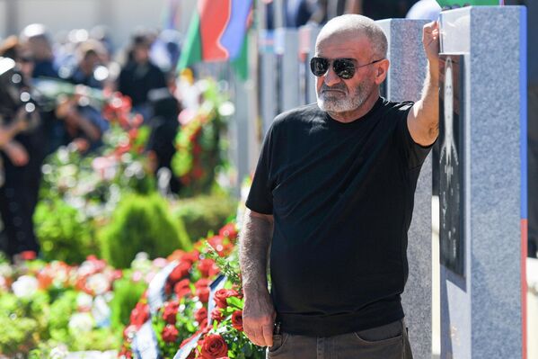 День памяти шехидов на II Аллее почётного захоронения в Баку. - Sputnik Азербайджан