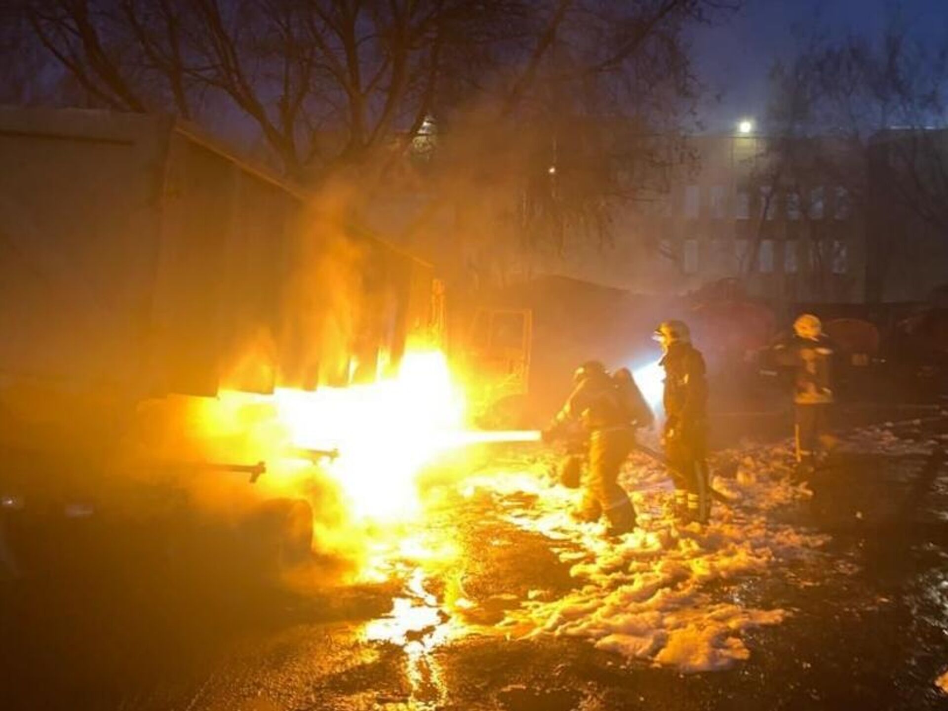 Песню горят вокруг огни. Пожар на стартовой улице в Москве сегодня. Загорелась фотография. Фото крупный пожар на Северо-востоке Москвы. Фотосток Москва горит.