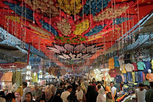 Празднование мусульманского праздника Мавлид, дня рождения пророка Мухаммеда, в Лахоре, Пакистан. - Sputnik Азербайджан