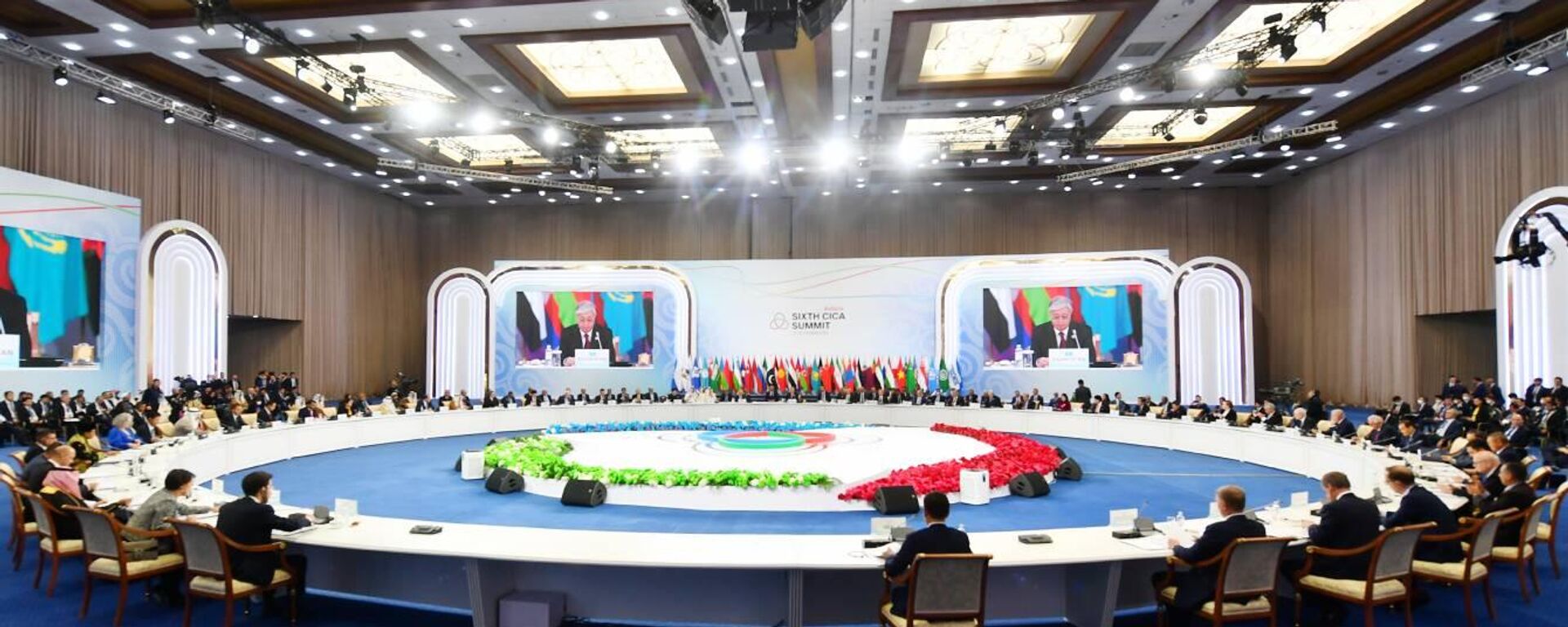 Президент Ильхам Алиев в ходе выступления на 6-м Саммите Совещания по взаимодействию и мерам доверия в Азии в Астане - Sputnik Азербайджан, 1920, 13.10.2022