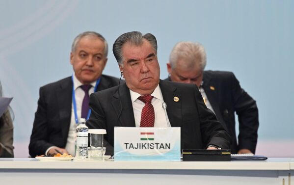Президент Таджикистана Эмомали Рахмон на VI саммите Совещания по взаимодействию и мерам доверия в Азии (СВМДА) во Дворце Независимости в Астане.  - Sputnik Азербайджан