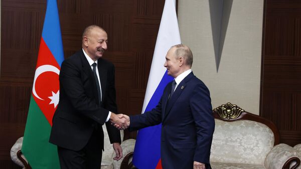 Azərbaycan Prezidenti İlham Əliyev və Rusiya lideri Vladimir Putin Astanada - Sputnik Azərbaycan