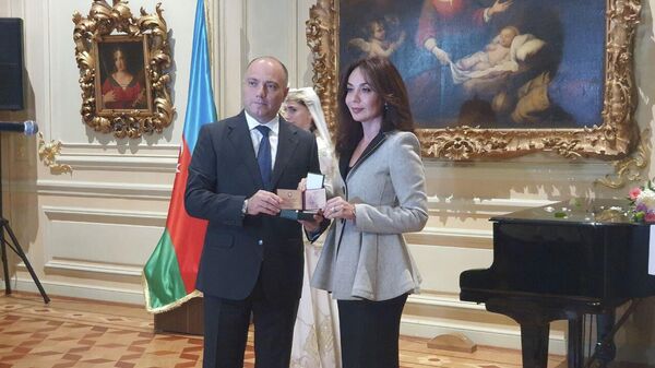 В Национальном музее искусств прошло награждение деятелей культуры и искусства - Sputnik Азербайджан