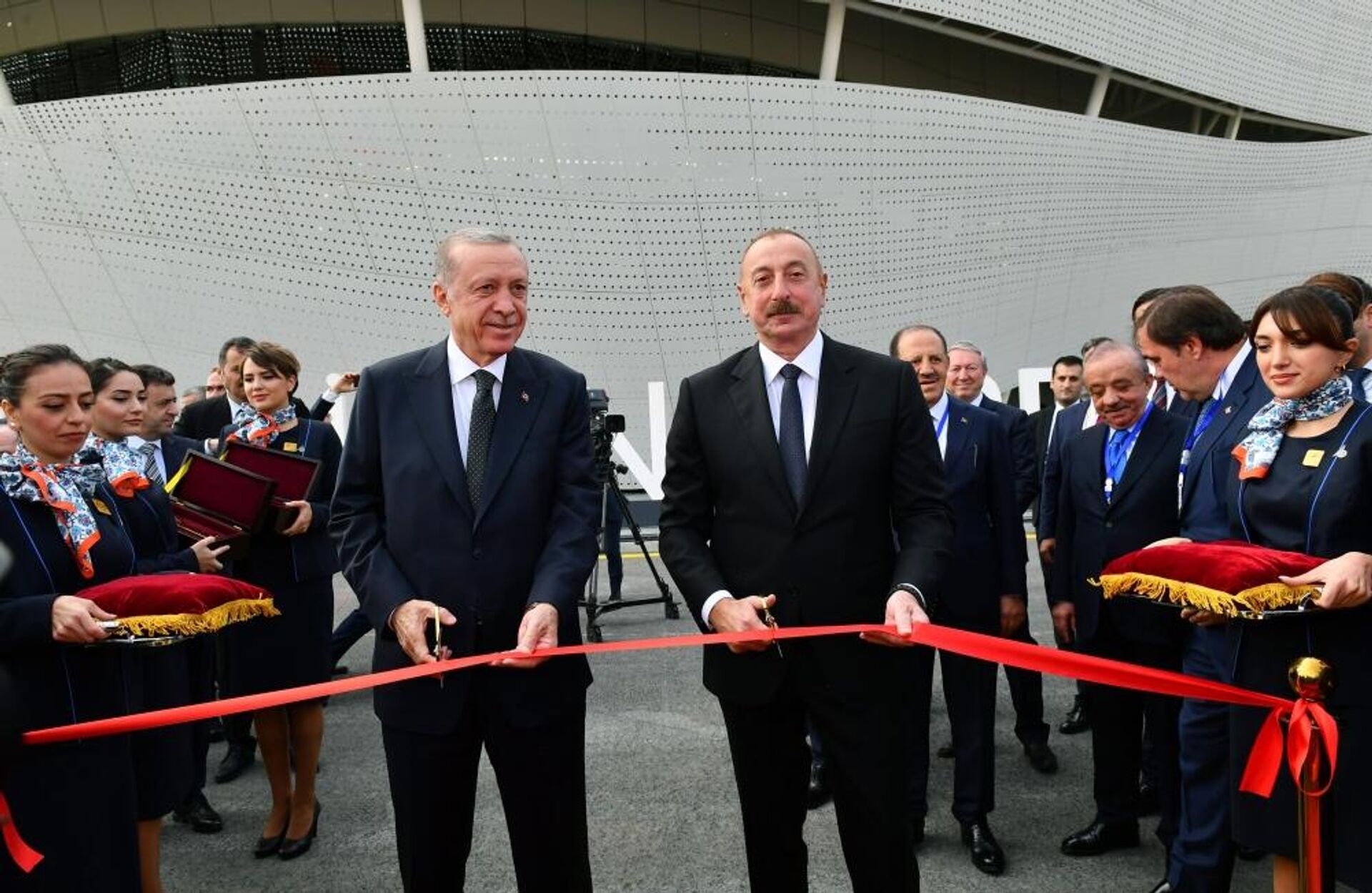 Президент Ильхам Алиев и Президент Реджеп Тайип Эрдоган приняли участие в церемонии открытия Зангиланского международного аэропорта - Sputnik Azərbaycan, 1920, 31.12.2022