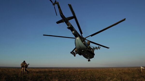 Ukraynaya məxsus Mi-8 helikopteri, arxiv şəkli - Sputnik Azərbaycan