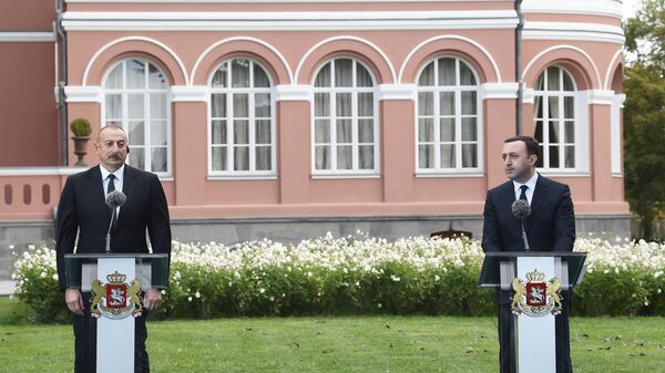 Azərbaycan prezidenti İlham Əliyev Gürcüstanın baş naziri İrakli Qaribaşvili ilə görüşüb - Sputnik Azərbaycan