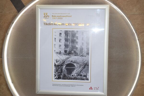 На станции метро Гянджлик открылась фотовыставка по случаю 55-летия сдачи в эксплуатацию Бакинского метрополитена - Sputnik Азербайджан