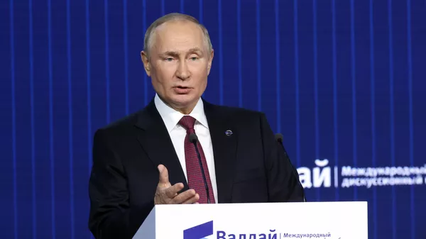 Президент РФ В. Путин принял участие в заседании Международного дискуссионного клуба Валдай - Sputnik Азербайджан