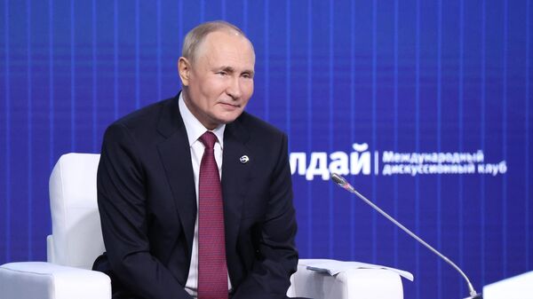 Президент РФ В. Путин принял участие в заседании Международного дискуссионного клуба Валдай - Sputnik Азербайджан