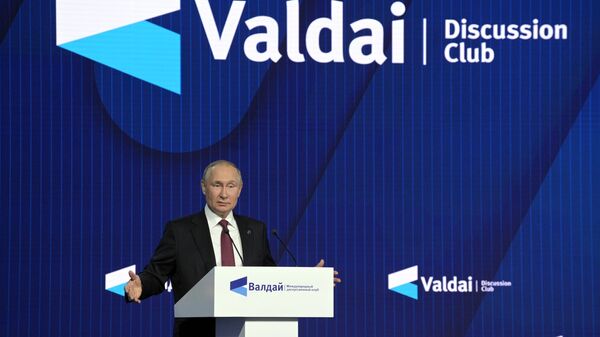 Президент РФ В. Путин принял участие в заседании Международного дискуссионного клуба Валдай - Sputnik Азербайджан