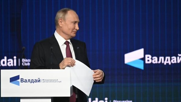 Президент РФ В. Путин принял участие в заседании Международного дискуссионного клуба Валдай - Sputnik Azərbaycan