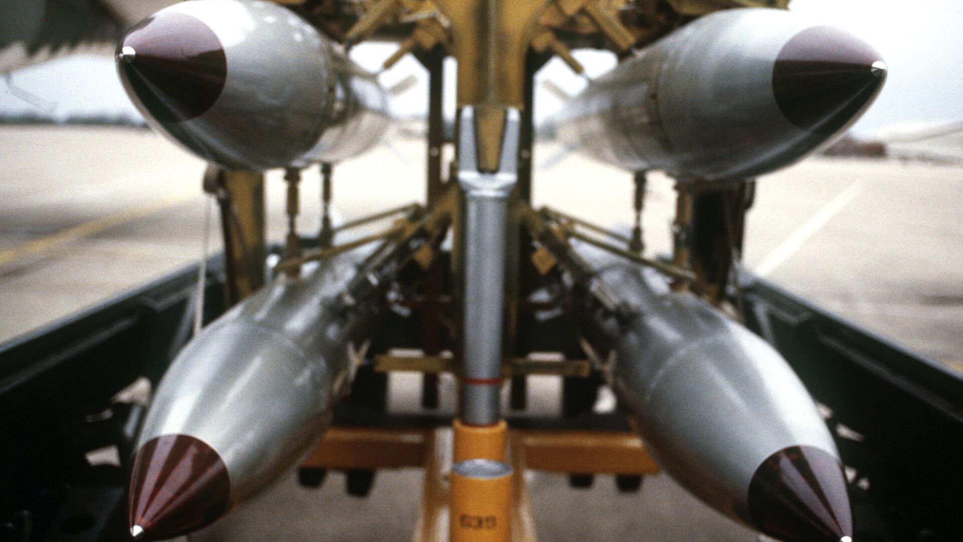 Тактические ядерные бомбы B61-12 - Sputnik Азербайджан, 1920, 03.01.2023