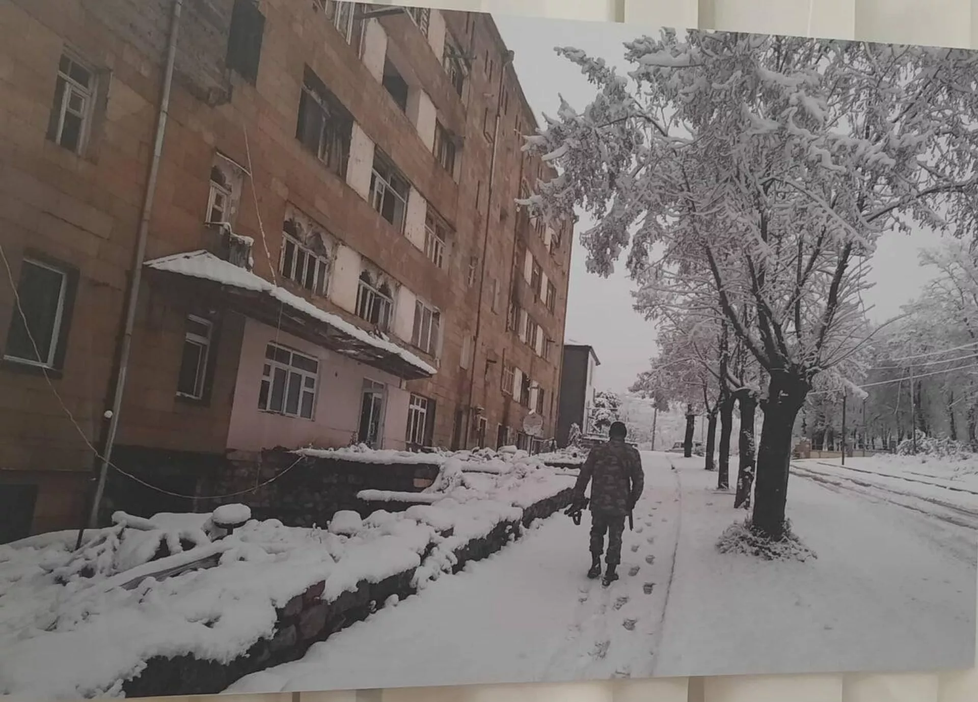 Фотовыставка Первый снег в освобожденной Шуше в Национальном музее искусств Фотовыставка Первый снег в освобожденной Шуше в Национальном музее искусств - Sputnik Азербайджан, 1920, 29.10.2022