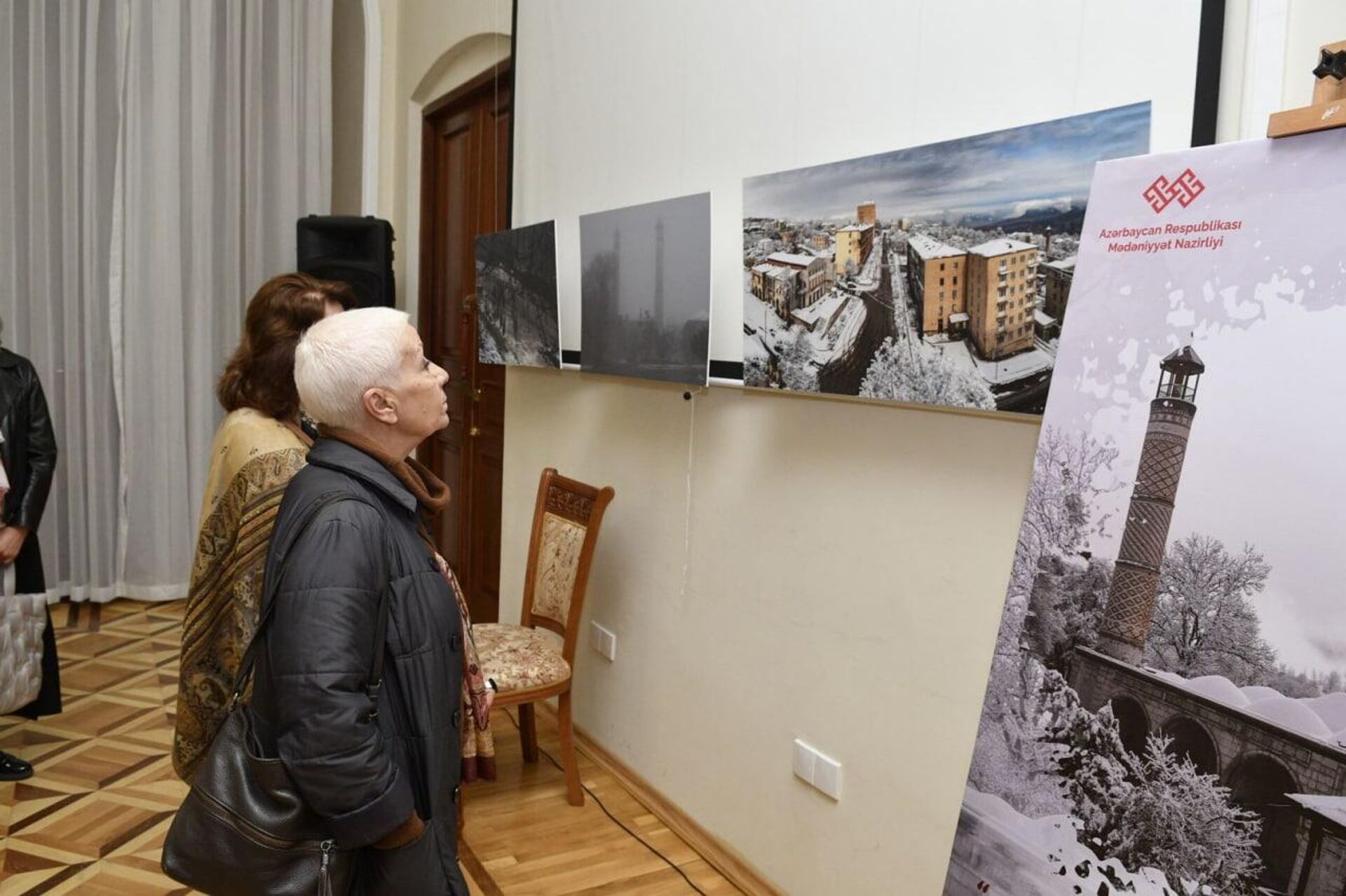 Фотовыставка Первый снег в освобожденной Шуше  в Национальном музее искусств - Sputnik Азербайджан, 1920, 29.10.2022