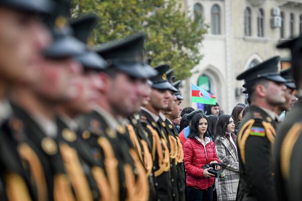 Марш в связи с Днем Победы в Баку. - Sputnik Азербайджан
