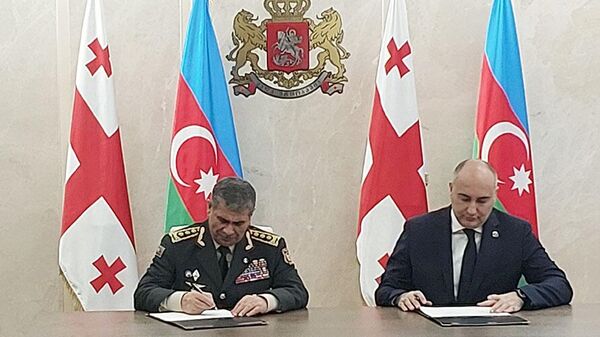 Министры обороны Азербайджана и Грузии подписали план совместного военного сотрудничества  - Sputnik Азербайджан