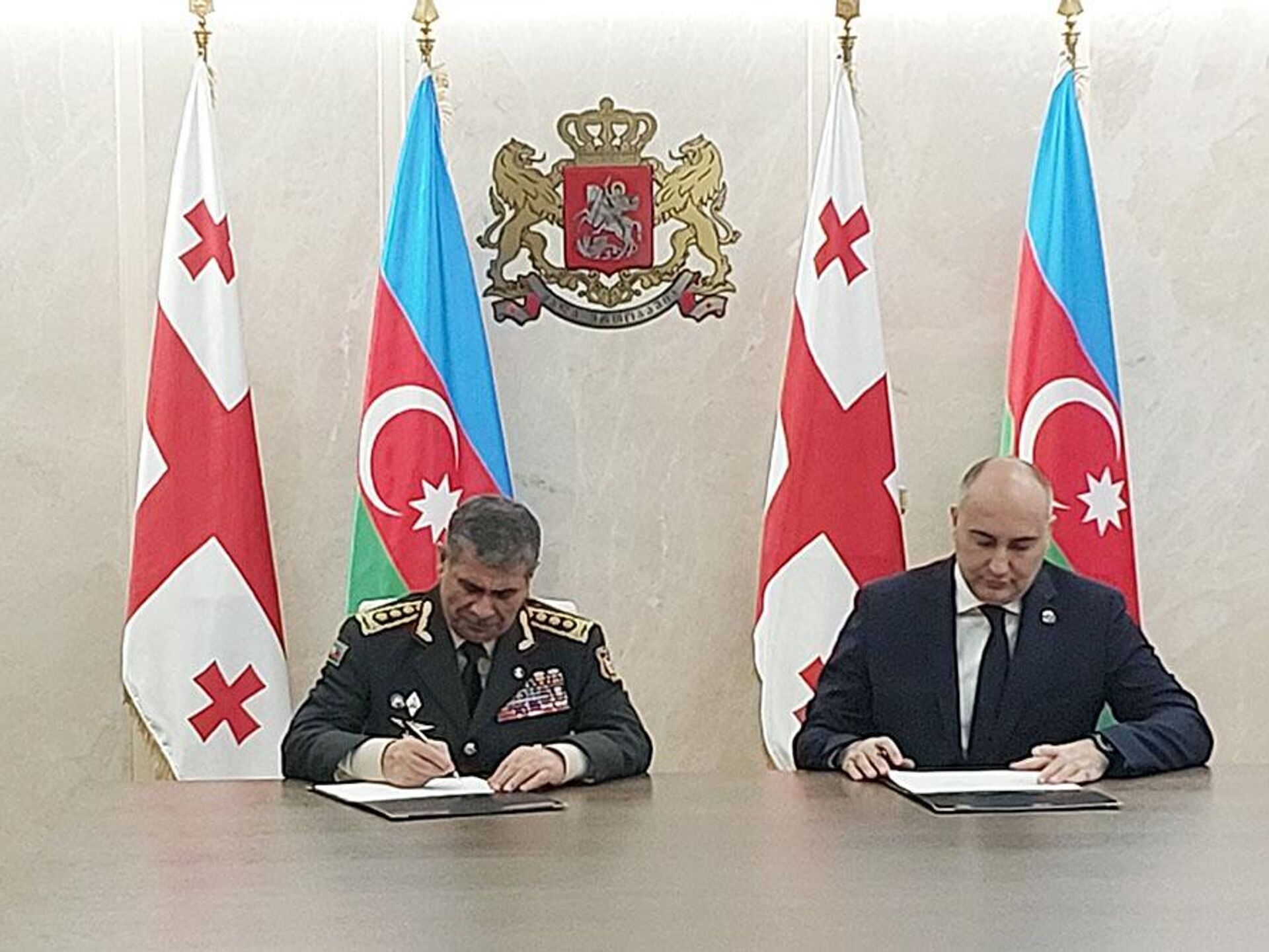 министр обороны грузии тина хидашели в форме