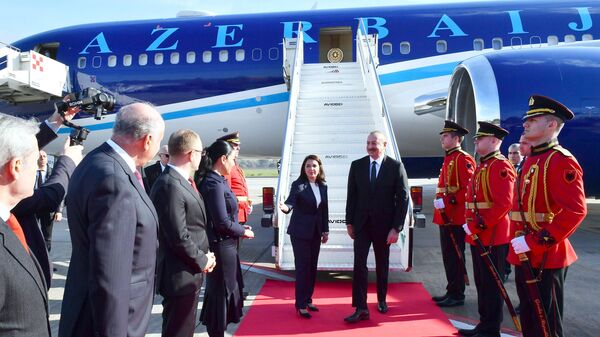Ильхам Алиев прибыл в Албанию с государственным визитом - Sputnik Азербайджан