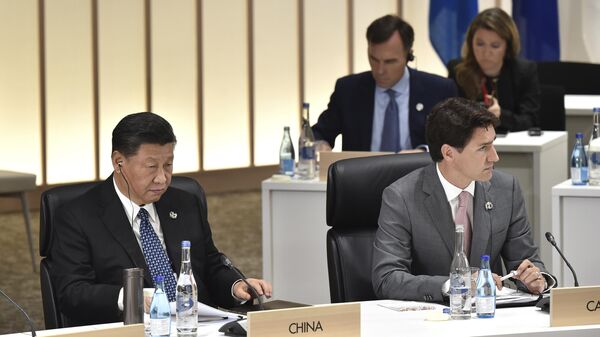Çin Prezidenti Si Tszinpin Kanadanın Baş naziri Castin Trüdoya  - Sputnik Azərbaycan